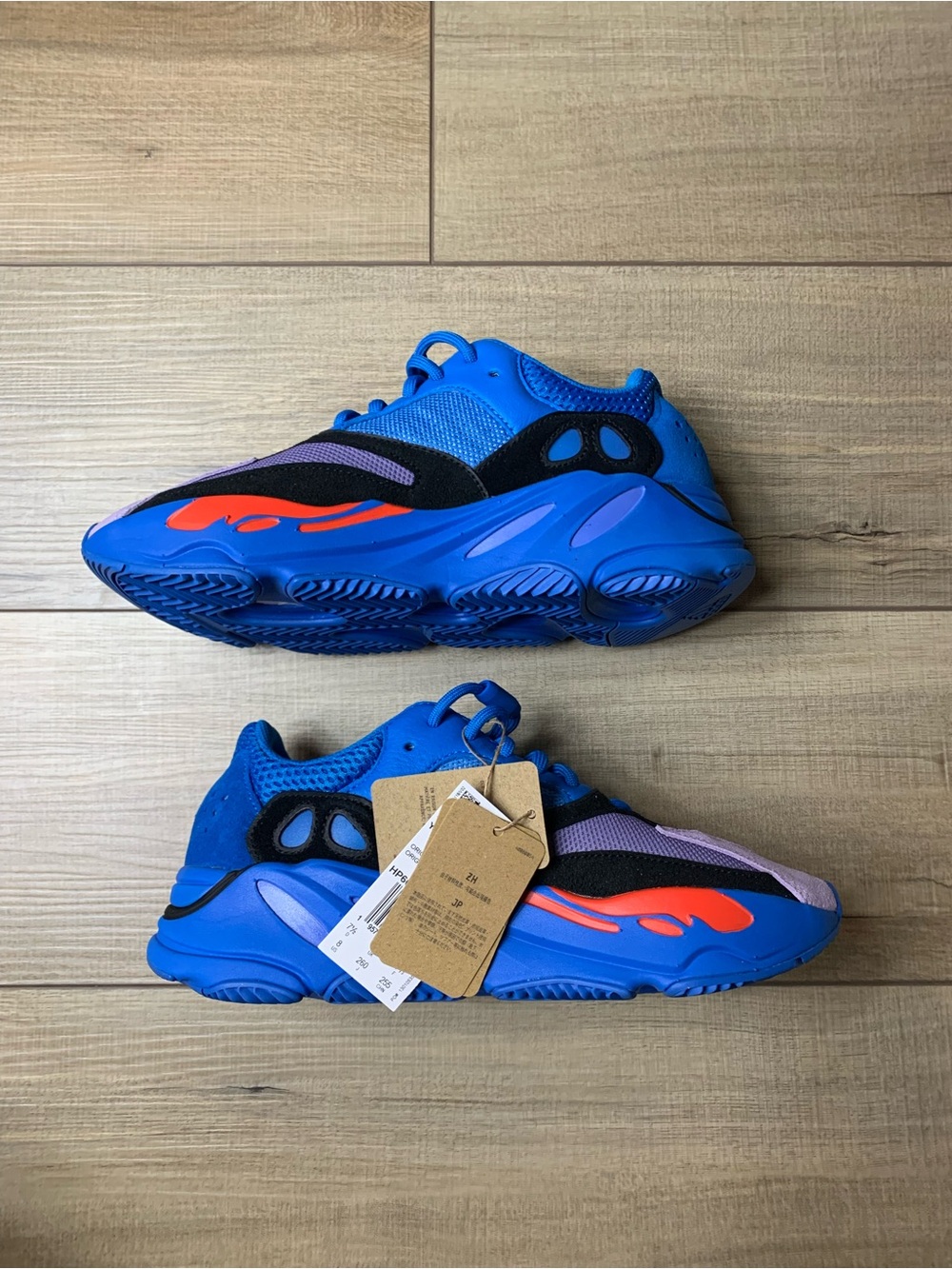Blue Athletic Sneakers with Orange Accent - Stylish Performance Shoe